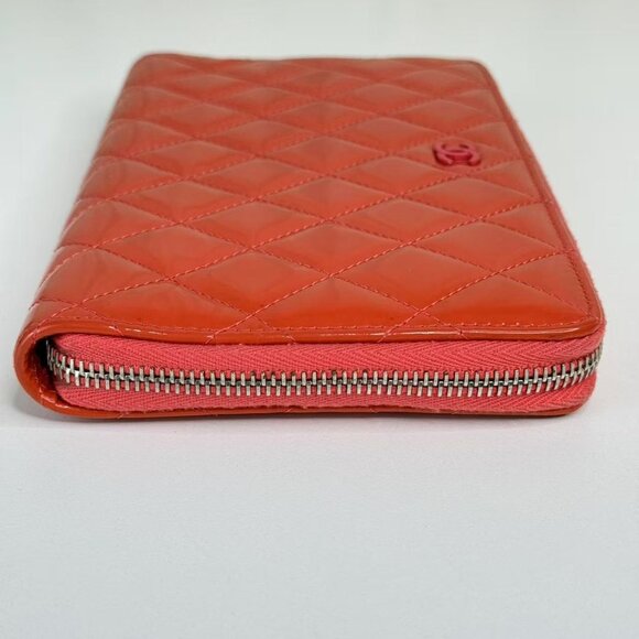 Chanel Orange Patent Leather Large Wallet with Classic Quilted Design - Picture 3 of 10